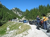 motor-driven, group, meeting, excursionist, hiker, tourist, touristic, green, trees, bushes, blue, holidays, recreation, relaxation, repose, rest, forenoon, spectators terrace, spare-time, leisure, time, sunlight, sky, warm, good weather, on the mountain, restaurant, youth hostel, hotel, valley, rock, apex, apices, mountaintop, hilltop, fir, forest, asphalt, bitumen, blacktop