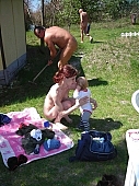 017, nudista l�ny, Naturista p�r, nudizmus, j�t�k, vid�ms�g, rendezv�ny, fkk, naturizmus, naturista rendezv�ny, naturista p�r, MNE, naturista csal�d, meztelen, strand, o�zis, D�legyh�za, kemping, naturista, nudista, t�, b�nyat�, v�z, f�rd�s, napoz�s, nap, napim�d�, naturista paradicsom, Hungary, ruh�tlan, n�, n�k, f�rfi, f�rfiak, fiatal, l�ny, fi�, D�legyh�zi j�t�kok, pihen�s, term�szet, term�szetben, Naturista O�zis Kft, 2007, m�jus, CD 0082
