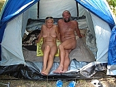 nudista l�ny, naturista p�r, nudizmus, j�t�k, vid�ms�g, rendezv�ny, fkk, naturizmus, naturista rendezv�ny, MNE, naturista csal�d, meztelen, strand, o�zis, D�legyh�za, kemping, naturista, nudista, t�, b�nyat�, v�z, f�rd�s, napoz�s, nap, napim�d�, naturista paradicsom, Hungary, s�torban, ruh�tlan, n�, n�k, f�rfi, f�rfiak, fiatal, l�ny, fi�, D�legyh�zi j�t�kok, pihen�s, term�szet, term�szetben, Naturista O�zis Kft, 2007, m�jus, CD 0082