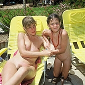 naked, stripped, young naturists, nudism, to sun oneself, to sun, to sunbathe, deckchair, naturism, naturist, nudist, in a state of nature, in the buff, in the nude, unclad, beach, naturist beach, nudist beach, woman, man, young nudist, water, child pool, bogie, life belt, life saver, pool, vat, bathe, bathing, Samagatuma, Laua, 1982, Hawaii, CD 0092