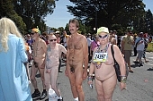 ING Bay to breakers, tattooed, San Francisco, naturist participiant, naturist group, naturist programme, women, gents, men, naked, stripped, programme, every year, above age limit, naturists, body painting, running, walking, special feeling, Heilberg, nude runner, chirpy, backpack, knapsack, rucksack, nude man, strange pair, pair, muscular, handsome man, CD 0071