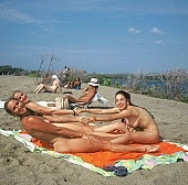Kuna, Kona sun Klub, Kona sun Club, exercise, stretching, leg stretching, entertainment, body, family naturism, USA, Bacia, T.h., Rosanne, Honokohau, nudist, naturist, nudism, naturism, naturist girl, nudist girl, naturist girls, nudist girls, young girls, dame, lady, ladies, girl, girls, girlfriend, adult, young, unclad, stripped, naked, sea, billows, deep, sunbathing, coast, beach, sand, sands, bush, summer, sun, sunshine, brownness, recreation, relaxation, repose, rest, on holiday, peace, affection, liking, love, water, wet, wave, waves, blue, nature, in the nature, sunlight, sky, blue sky, cloud, cloudy, wind, gymnastics, to take exercise, to do gymnastics, to exercise, motion, gymnastic exercise, happy, happiness, game, to laugh, laughing, laugh, sporting, swim, bathing, smile, chirpy, delight, zest for life, refection, disengagement, distraction, resource, 2007, CD 0039, foot