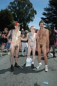 San Francisco, ING Bay to breakers, naturist participiant, naturist group, naturist programme, women, gents, men, naked, stripped, tattooed, programme, every year, above age limit, naturists, body painting, tattoo, tattoed design, running, special feeling, Gviulan, nude runner, chirpy, to splurge, CD 0072