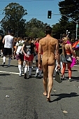 running, walking, naturist participiant, naturist group, photo, foto, taking photographs, photographer, afterimage, event, naturist programme, women, gents, men, naked, stripped, chirpy, programme, San Francisco, ING Bay to breakers, every year, above age limit, naturists, special feeling, Gviulan, nude runner, nude man, have legs, man, CD 0072