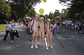 naturist participiant, nudist group, group, tableau, ING Bay to breakers, pair, nudist couple, nudist pair, naturists, San Francisco, naturist group, naturist programme, nudist runner, women, gents, men, naked, stripped, programme, every year, above age limit, body painting, running, walking, special feeling, Heilberg, nude runner, chirpy, backpack, knapsack, rucksack, nude man, CD 0071