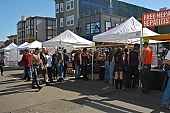 Folsom Street Fair, Folsom Street Fair, felvonul�s, b�r, szerep, pontok, n�z�k, b�szkes�g, l�tsz�m, pavilon, aj�nd�k, csoport, p�r, fesztiv�l, Szept. 30, vas�rnap, Szeptember, 30, 2007, San Francisco, utcai, emberek, ember, n�, sz�j, vide�, naps�t�s, meztelens�g, vil�g, f�tis, b�lv�ny, felni, p�ros verseny, meleg, s�tor t�bor, CD 0050