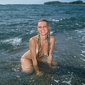 naked, stripped, freik�rperkultur, island, nudism, waterfront, woman, unclad, nudist, naturist, bay, gulf, waves, billows, to froth, peninsula, water-front, sea, deep, naturism, beach, dame, lady, girl, young, coast, bathe, bathing, to sun oneself, to sun, to sunbathe, pretty, beauty, beautiful, attitude, pose, nude, nudity, Honokohau, Kona, Hawaii, CD 0087