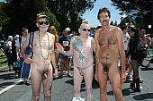 San Francisco, ING Bay to breakers, naturist participiant, naturist group, naturist programme, women, gents, men, naked, stripped, tattooed, programme, every year, above age limit, naturists, body painting, running, special feeling, Gviulan, nude runner, chirpy, to splurge, CD 0072