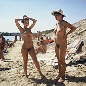 naturista csald, naturista csald, fiatal naturista, nudista, nudista n, napfny, naturista, naturista lny, homokos tengerpart, feldls, fiatal, napozs, nevet, naturista n, homok, boldog, vidm, nap, relaxls, termszet, nyr, nnepek, egszsg, barnuls, termszetkzeli, strand, vzpart, t, tpart, naturista terlet, Kryspinow, 1989, CD 0062