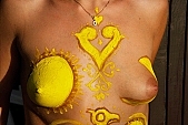 testfest�s, testfest�s, test, sasfej, fest, mot�vum, nap, hold, m�v�szet, nyaral�s, p�zol, f�rd�ruha, s�rga, meztelen, meztelen, ruh�tlan, naturista, naturista klub, alkot�s, fot�z�s, csupasz test, naps�t�s, napf�ny, sz�rakoz�s, INF, ny�r, nudizmus, j�t�k, meleg, forr�s�g, �nnepek, ruh�tlan, boldogs�g, vid�ms�g, naturizmus, napoz�s, sz�ps�g, gy�ny�r�, csinos, szerelem, nudista, fkk, NFN, naturista strand, n�, m�sor, 2007, CD 0049, Kiss L�szl�, L�szl� Kiss