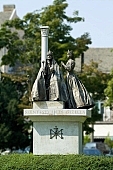 Szeged, Szent Istvan, Gizella, Szechenyi, square, corona, crown, city center, monument, your monument, Saint, Istvan, king, royalty, your wife, first lady, happy, queen, queen consort, sceptre, orb, history, city hall, Kligl, Sandor, CD 0028, Kiss L�szl�, L�szl� Kiss