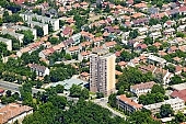air photograph, air photo, air photos, aerials, aerial, Hungary, Szeged, birds eye view, Ujszeged, high, concrete, town, city, outskirts, city center, building estate, garden city, garden suburb, faubourg, house, houses, line of houses, crossroads, crossing, street, streets, circuit, boulevard, circuits, car, road, cars, waterworks, art museum, building, buildings, park, green, garden, environment, ambience, neighbor, neighborhood, everyday life, at home, countryside, aldermanry, plan, air, promenad, square, classical, recent, trendy, of value, of high value, expensive, plot, building operations, development, gardens, rooftop, beauty, beautiful, pretty, bridge, bridge of downtown, river, Tisza, garden pool, pool, vat, bogie, luxory places, luxory housing, white, blue, brown, yellow, flat, gray, of birds eye view, tower block, 17 floor, Radio 88, antennas, founder Andras Toth, radio transmitter, CD 0029, Kiss Lszl, Lszl Kiss