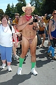 running, freik�rperkultur, naturist participiant, naturist group, photo, foto, taking photographs, photographer, old, afterimage, event, naturist programme, women, gents, men, naked, stripped, chirpy, programme, San Francisco, ING Bay to breakers, every year, above age limit, naturists, special feeling, Gviulan, nude runner, nude man, have legs, man, CD 0072