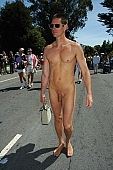 running, nude man, strapping, naturist participiant, naturist group, naturist programme, women, gents, men, barefoot, naked, stripped, chirpy, programme, San Francisco, ING Bay to breakers, every year, above age limit, naturists, special feeling, Gviulan, nude runner, have legs, man, CD 0072