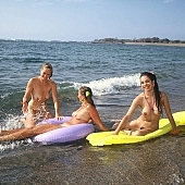 bathe, bathing, in the sea, short sea, in a state of nature, in the buff, in the nude, happy, naturism, tobe under water, Kona sun Klub, in the nature, naked girls, nude girls, summer, naturist girl, sunshine, on holiday, sands, naked body, nude body, waterfront, naked, stripped, nudist, naked bodies, nude bodies, family naturism, sea, billows, deep, naturist, three graces, entertainment, nudist girl, beach, naturist girls, coast, girlfriend, girls, unclad, nudist girls, Kuna, nudism, unclothed, mattress, nude, Kona sun Club, necklace, collar, posture, body, USA, Bacia, Rosanne, Honokohau, young girls, dame, lady, ladies, girl, adult, young, sunbathing, sand, sun, brownness, recreation, relaxation, repose, rest, peace, affection, liking, love, water, wet, wave, waves, blue, nature, sunlight, sky, blue sky, cloud, cloudy, wind, happiness, game, to laugh, laughing, laugh, swim, smile, chirpy, delight, zest for life, refection, disengagement, distraction, resource, 2007, CD 0039