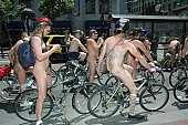 tiltakoz�s, tiltakoz�s, naturista f�rfiak, San Francisco, naturista biciklis felvonul�s, nudista f�rfi, meztelen rendezv�ny, nudizmus, meztelen f�rfiak, naturista biciklista, exhibicionizmus, utcai t�ntet�s, naturista biciklis csoport, naturizmus, naturista t�ntet�, csoport, term�szetbar�t, meztelen t�ntet�, utcai, ember, meztelen biciklist�k, naturista, t�ntet�s, szabad test kult�ra, biciklis felvonul�s, nudista, biciklis t�ntet�, z�ldek, v�rosban, figyelemfelkelt�s, fkk, k�rnyezetszennyez�s, utcai felvonul�s, kisv�ros, nudista csoport, Belv�rosi, forgalom, k�rnyezetv�d�k, aut�k, bar�ti csoport, bar�t, aut�, meztelen f�rfi, amerika, amerikai t�ntet�s, felvonul�s, nudista tiltakoz�, nudista f�rfiak, meztelens�g, tiltakoz�, meztelen n�, jelk�p, felirat, n�, tiltakoz� sz�veg, k�rnyezetv�delem, utc�k, rekl�m, meggy�z�d�s, WNBR, USA, utca, utc�n, World Naked Bike Ride, gy�lekez�s, test, meztelen, meztelen, ruh�tlan, �t, biciklit�ra, bicikli, bicikliz�s, San Francisco utc�in, n�k, tiltakoz�k, harc a f�gg�s�g ellen, California, 2007, CD 0076