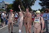 ING Bay to breakers, San Francisco, naturist participiant, naturist group, naturist programme, women, gents, men, naked, stripped, programme, every year, above age limit, naturists, body painting, running, walking, special feeling, Heilberg, nude runner, chirpy, backpack, knapsack, rucksack, nude man, strange pair, pair, muscular, handsome man, CD 0071
