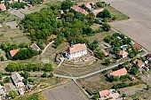 Ofolddeak, Hungary, Csongrd county, church, castle, fortification, fortress, post, stronghold, roman catholic, air photograph, air photo, air photos, air, aerial, shooting, belfry, water-jump, archaeology, archeology, excavation, history, past, last, bygone, investigation, religion, persuasion, believe, village, field, plow, agriculture, husbandry, houses, garden, road, Kiss Lszl, Lszl Kiss
